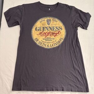 Guinness Extra Stout Graphic T-Shirt Mens Medium Charcoal Gray Cotton Beer Tee